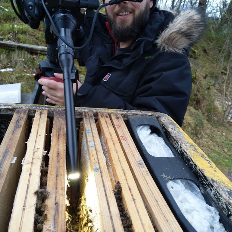 Filming av ein bieklase på vinteren til Snowhow