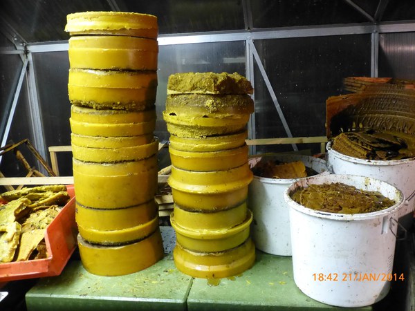 Bivoksen klar for omsmelting og skraping