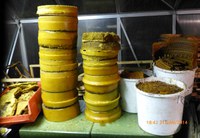 Bivoksen klar for omsmelting og skraping