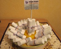 Ny Leppepomade laga av fineste bivoks og honning